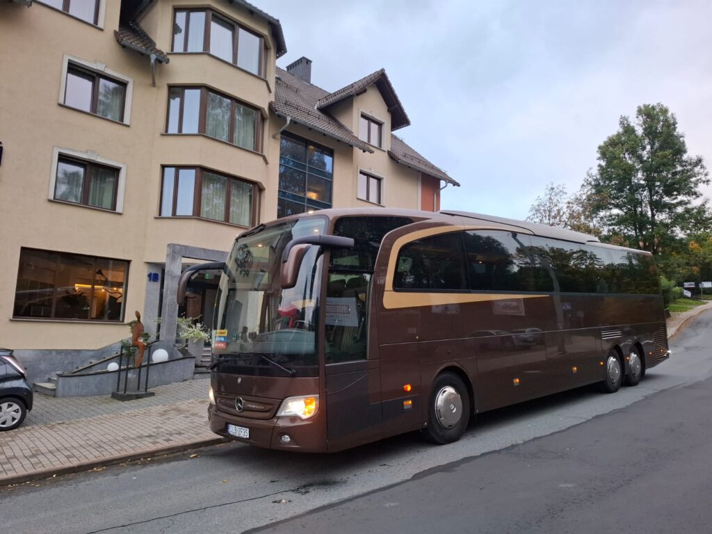 Komfortowy autobus na wynajem ze Świeradowa Zdroju, Bogatyni, Zgorzelca